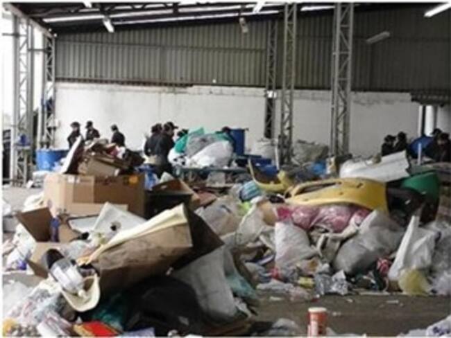 Medida que obliga a reciclar en Bogotá es improvisada: Recicladores