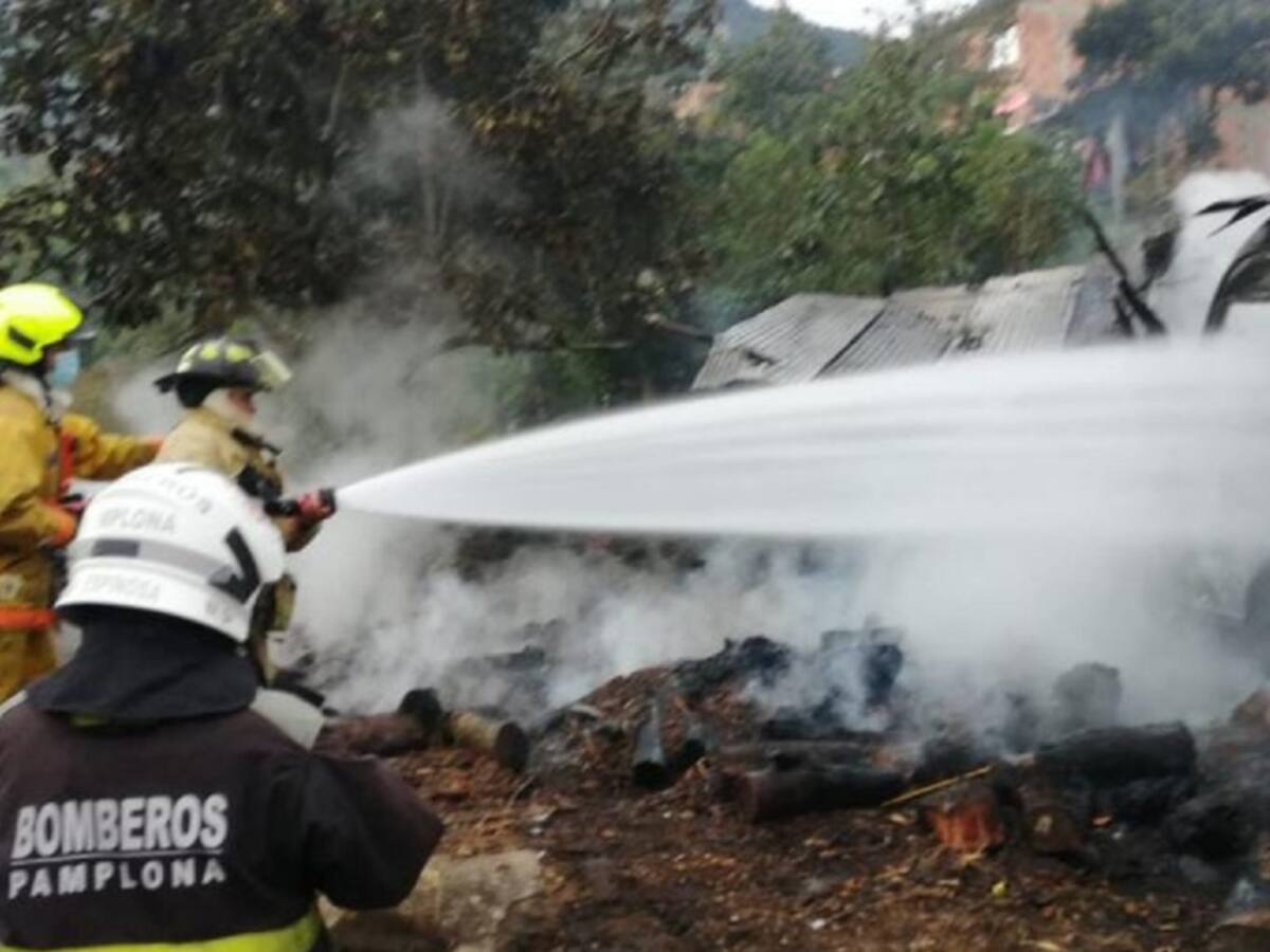 Varios vehículos quemados en incendio en Pamplonita Norte de Santander