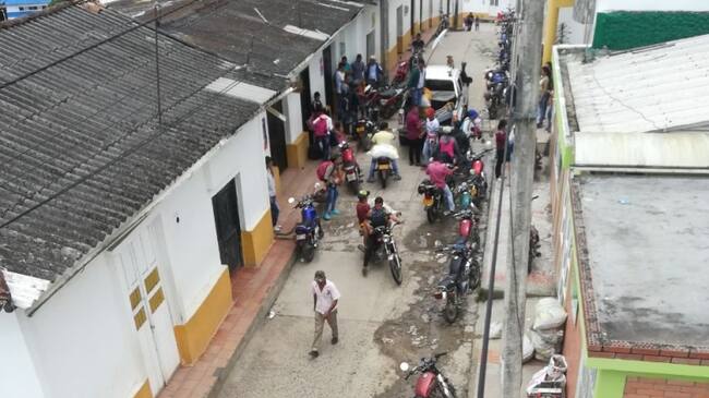 Personas desplazándose desde San Calixto