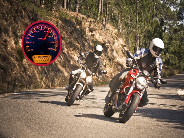 Velocidad al conducir una moto - Getty Images