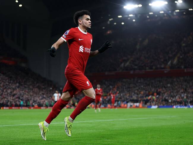 Díaz vuelve a anotar con el Liverpool por Premier League / Getty Images