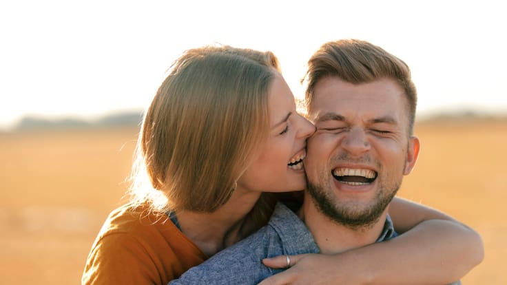 ¿Qué significa que su pareja lo quiera morder suavemente a su pareja? Psicólogos responden (Getty Images)