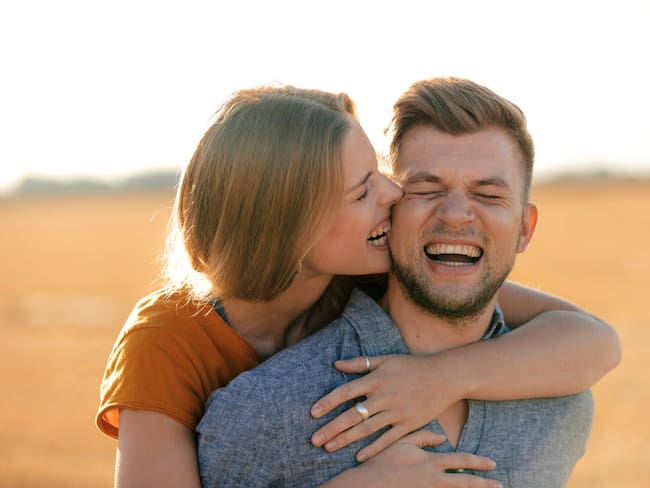 ¿Qué significa que su pareja lo quiera morder suavemente a su pareja? Psicólogos responden (Getty Images)