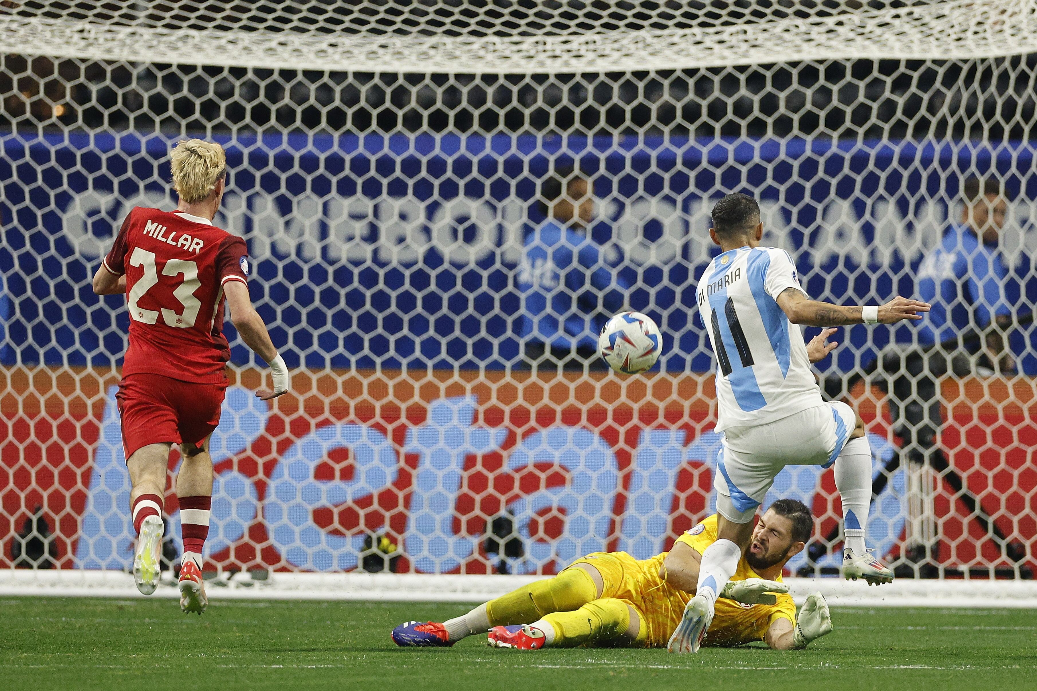Duelo entre Argentina y Canadá. EFE/EPA/ERIK S. LESSER