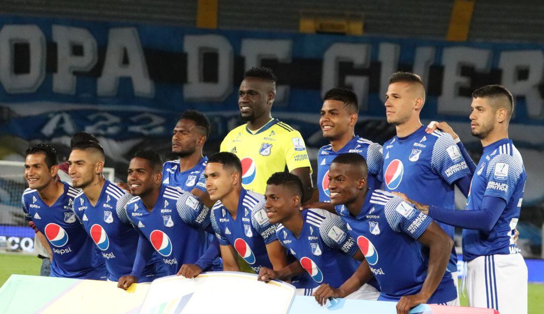 Jugadores de Millonarios previo a un partido de la Liguilla de Eliminados