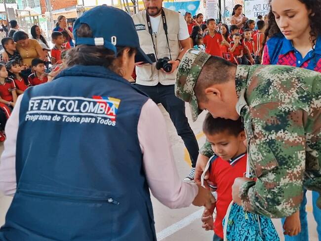 Entregan 800 kits escolares a estudiantes de zona rural del Tolima