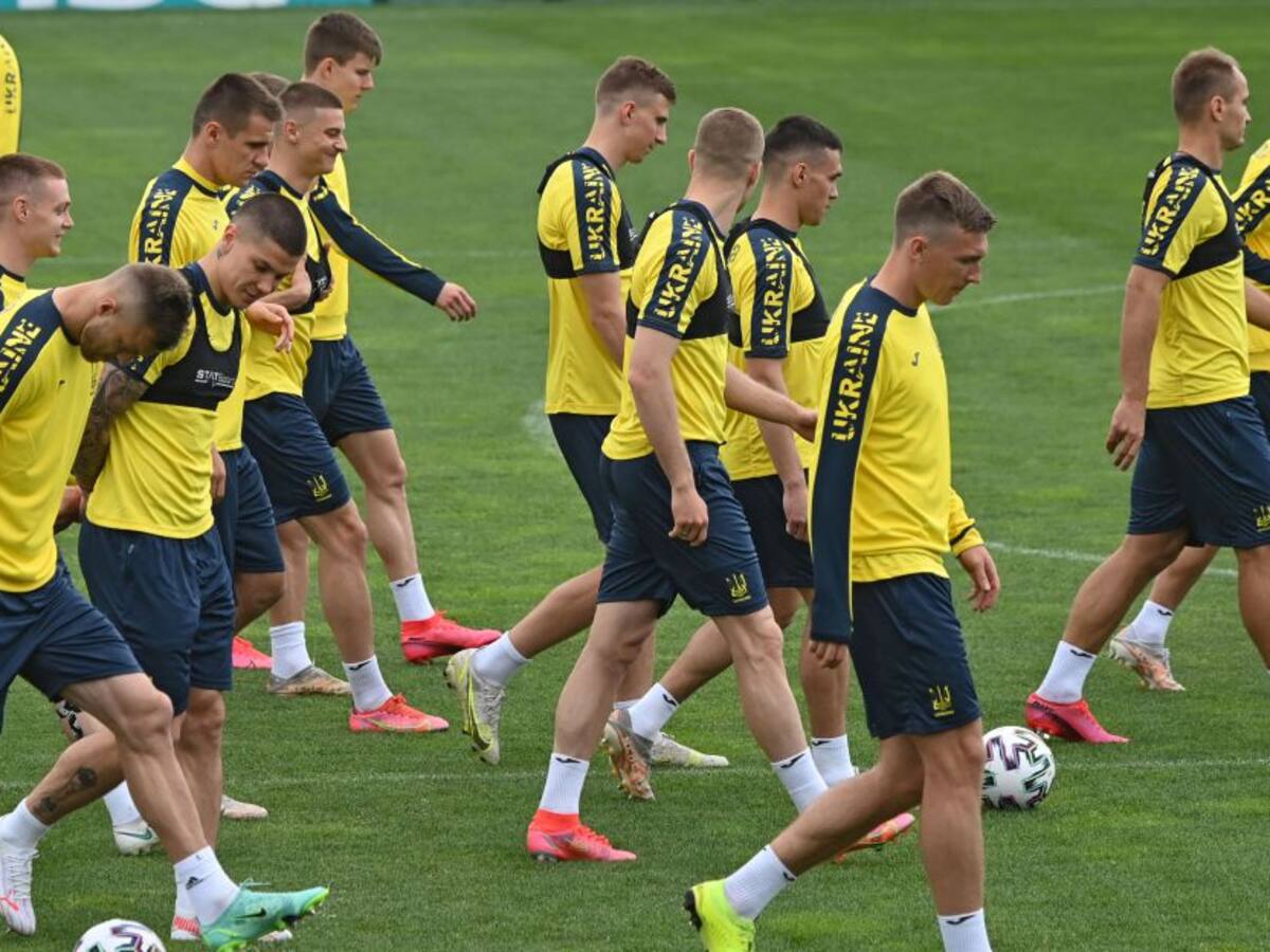 UEFA obliga a Ucrania a eliminar lema nacionalista de su camiseta de Euro