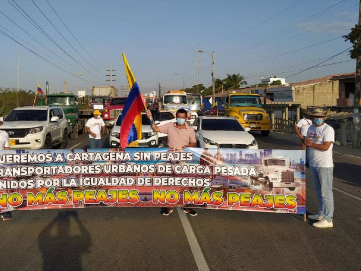 Bloqueos en peajes de Cartagena por movilización de camioneros