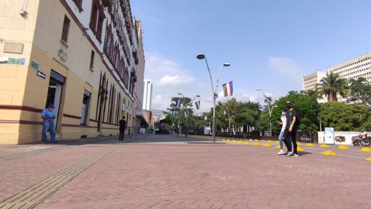 Cali sin tapaboca en espacios al aire libre