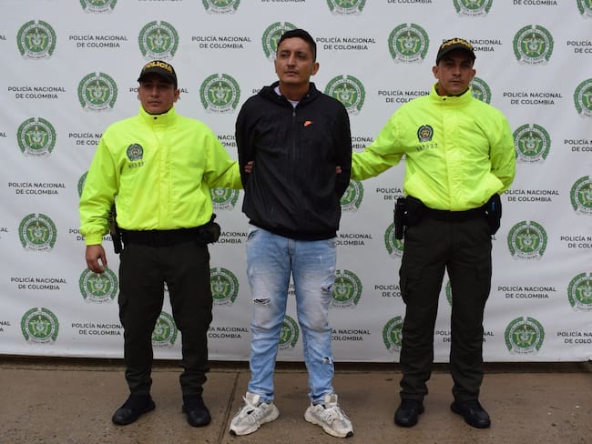 El hombre fue dejado a disposición de la autoridad competente, quien le dictó medida de aseguramiento en establecimiento penitenciario y carcelario.