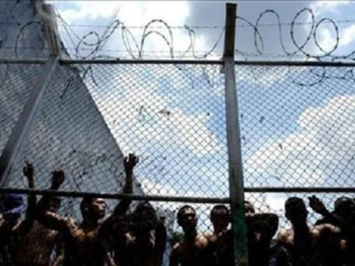 Los presos de Guantánamo se revelan con huelga de hambre