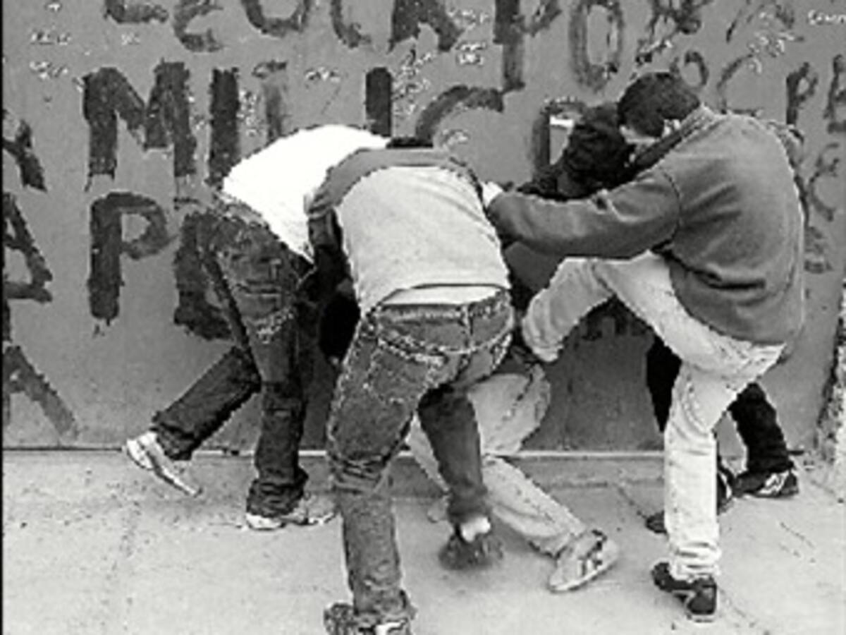 Recompensa por información de organizadores de riñas juveniles en Neiva