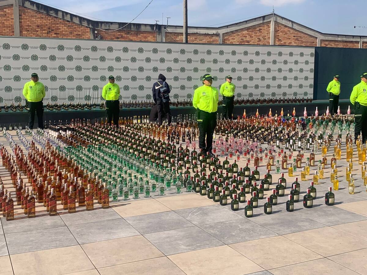 Policía incautó 4 mil botellas de licor adulterado en un operativo en Bogotá