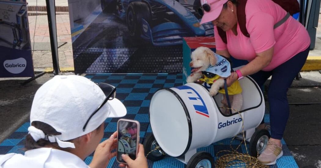 Instalan estaciones ‘Pit Stop’ para mascotas en la ciclovía de Bogotá. Foto: IDRD