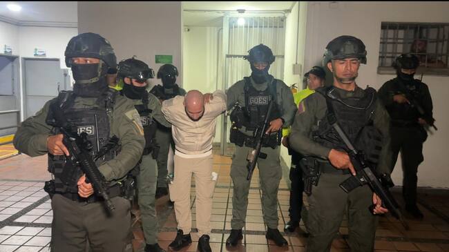 Foto: Traslado de alias 'Cakín' a Bogotá - Policía Metropolitana de Pereira