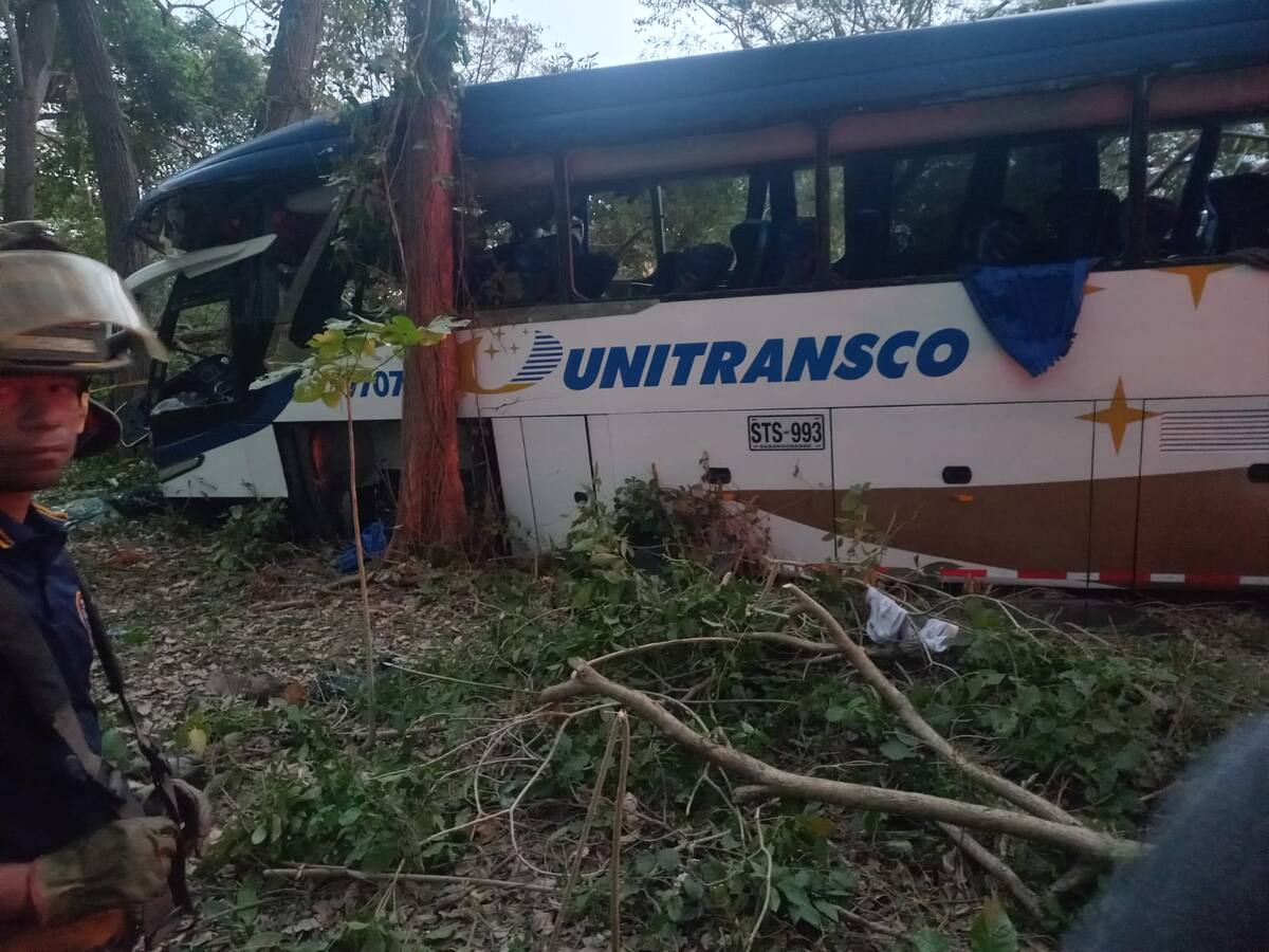 Dos fallecidos por accidente de bus que cubría la ruta Riohacha - Barranquilla