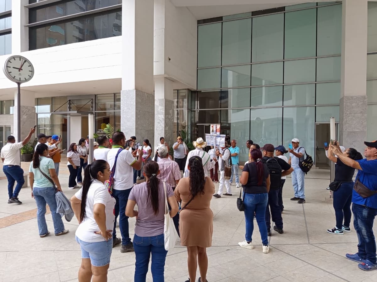 Habitantes de Galapa exigen solución tras cortes de energía: protestaron frente a oficinas de Air-e