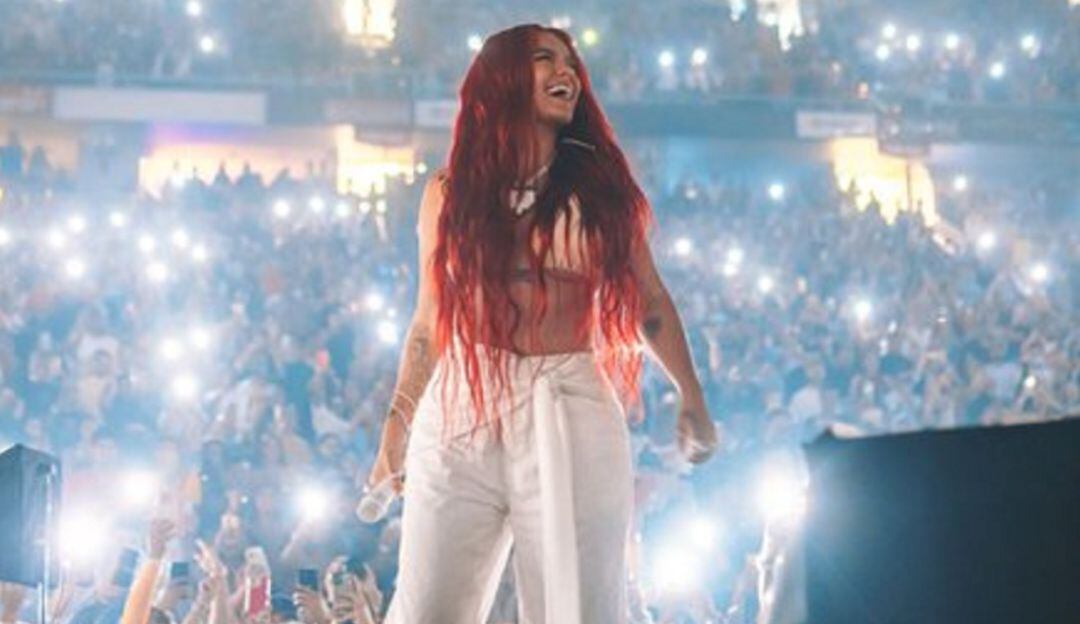 Al ritmo de su estreno 'Gatúbela', Karol G rinde tributo al reggaeton viejo