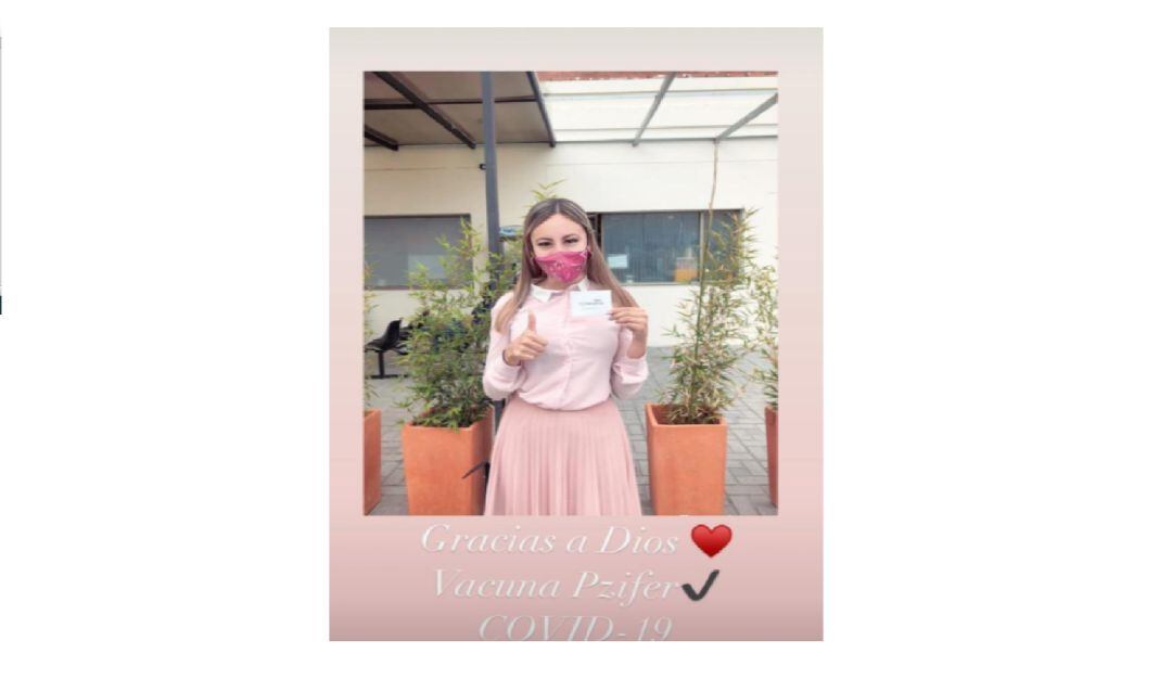 Politóloga vacunada de manera irregular 