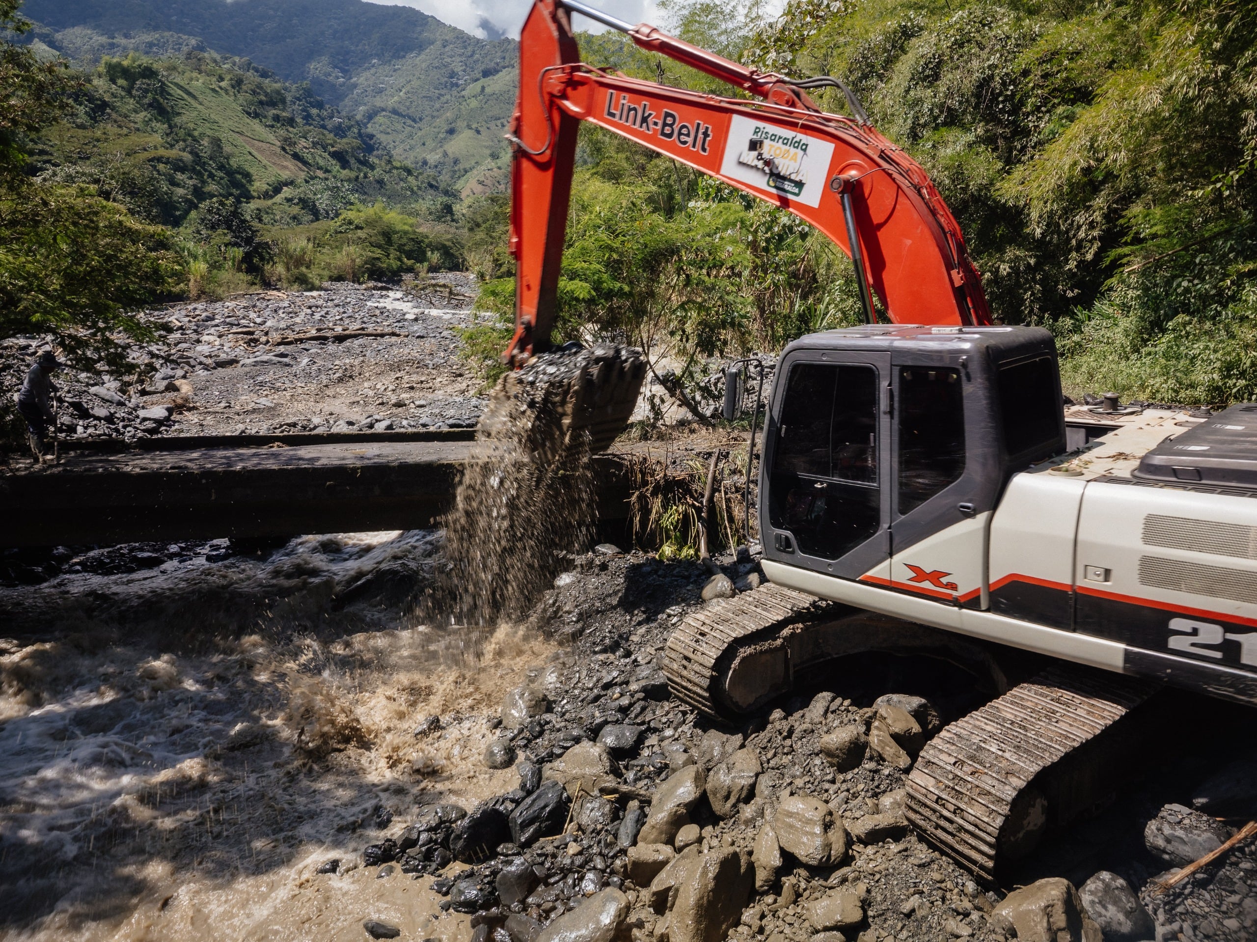 Puente vehicular afectado en La Celia, Risaralda (Gobernación de Risaralda)