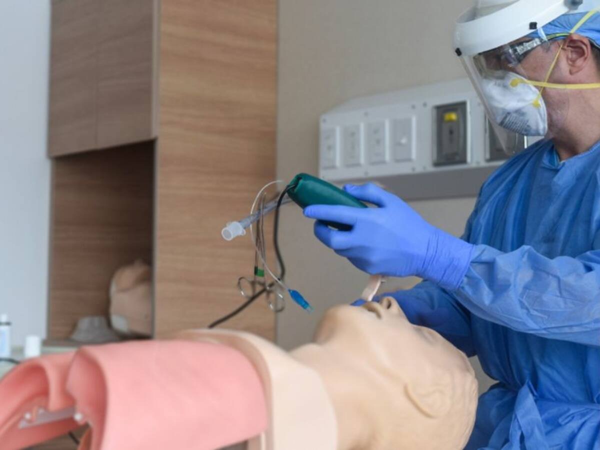 Inician en Medellín producción de 650 videolaringoscopios
