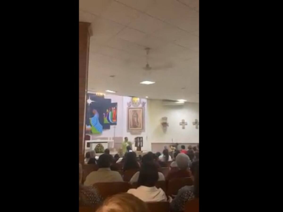 ¡Hasta en misa! Cura canta con feligreses Tusa