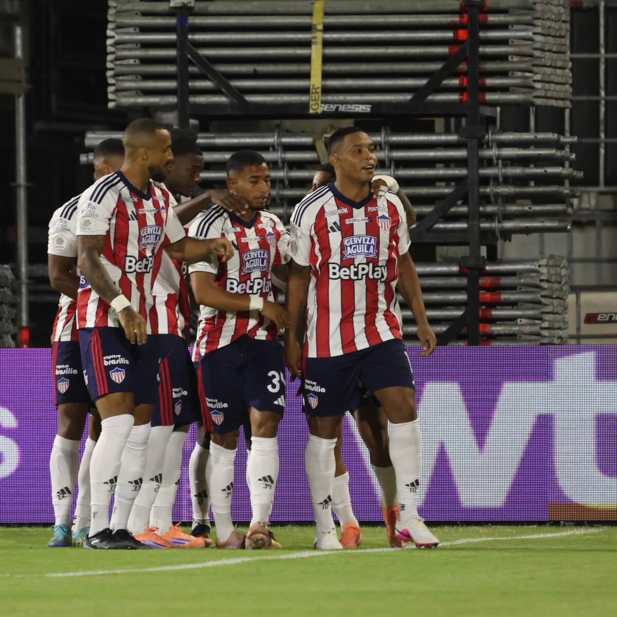 Junior consiguió un triunfo agónico en partidazo contra el América y se metió a los ocho