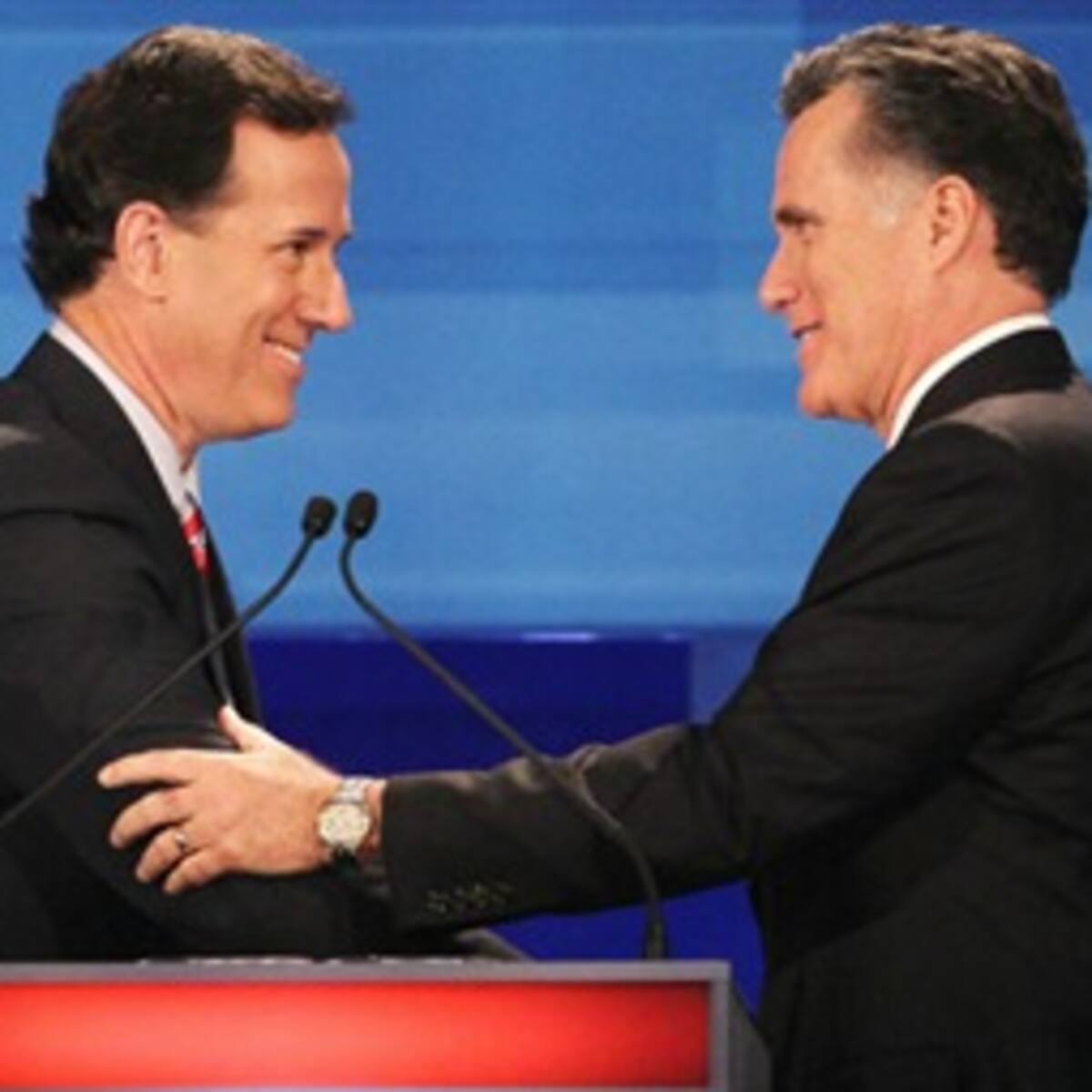 Santorum lanza un anuncio publicitario donde retrata a Romney como un sicario