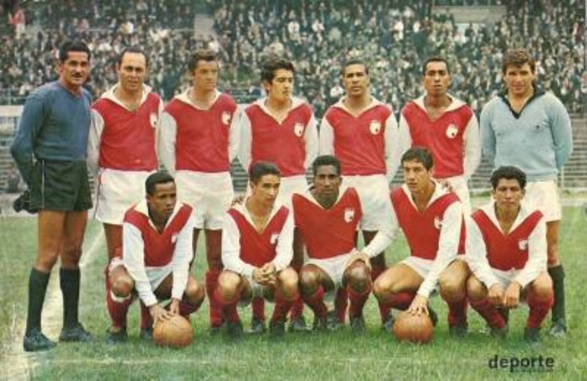 SANTA FE 1967DE PIE IZQ-DER: Centurión, Cardozo, Marín, Castillo, Waltinho, Odymar, Ayala.ABAJO IZQ-DER: Klinger, Piñeros, Gamboa, Díaz, Ávila.