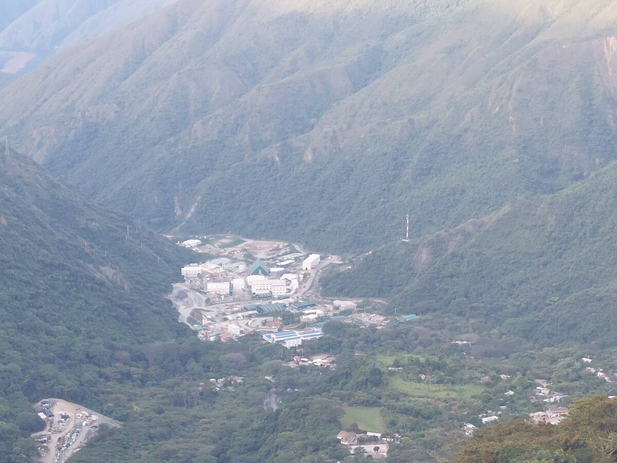 Dos mineros informales heridos por manejo de explosivos en una mina de Buriticá