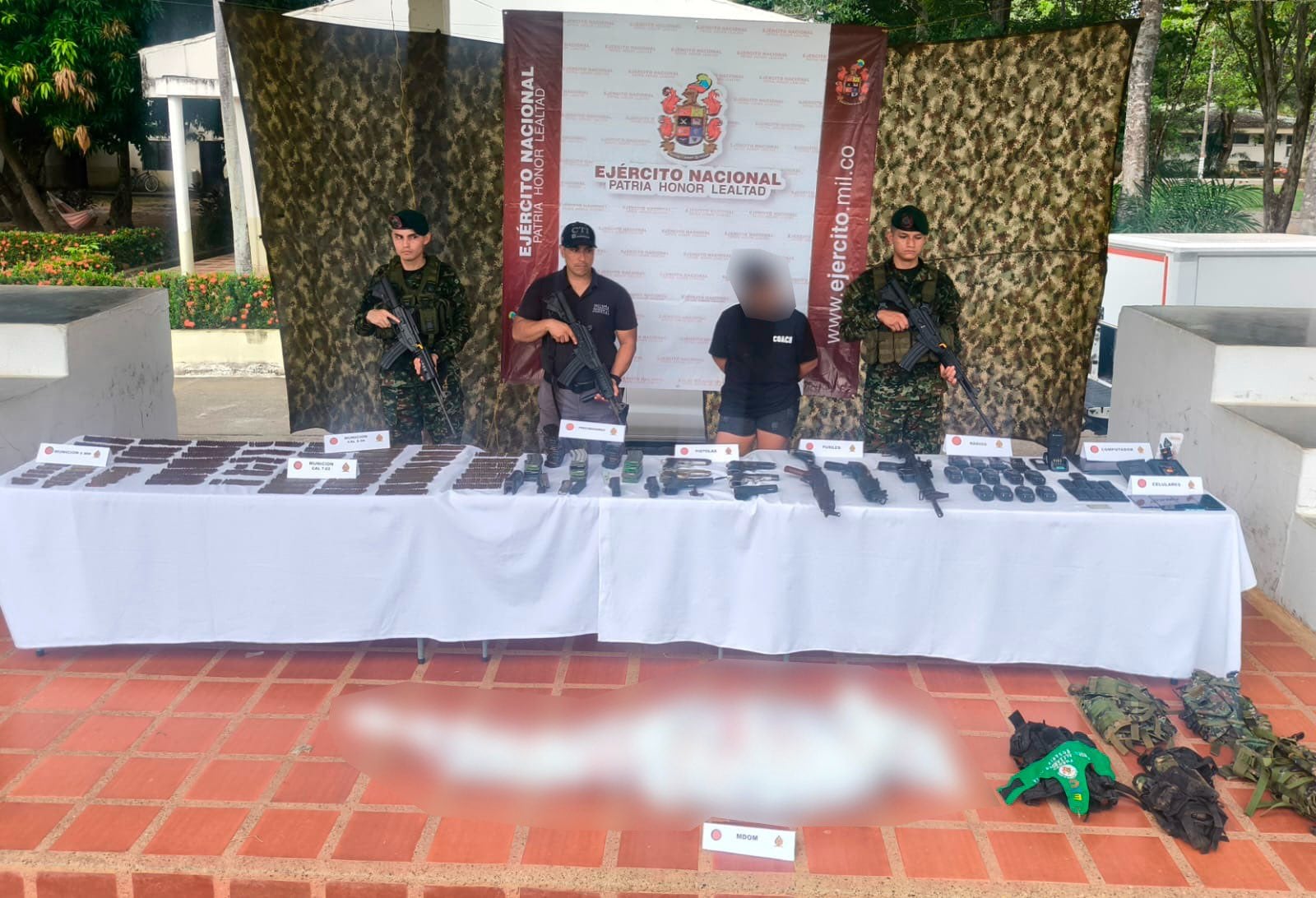 Abatido alias Momo y capturada alias Monica dl Clan del Golfo en El Bagre- foto Séptima Divisón