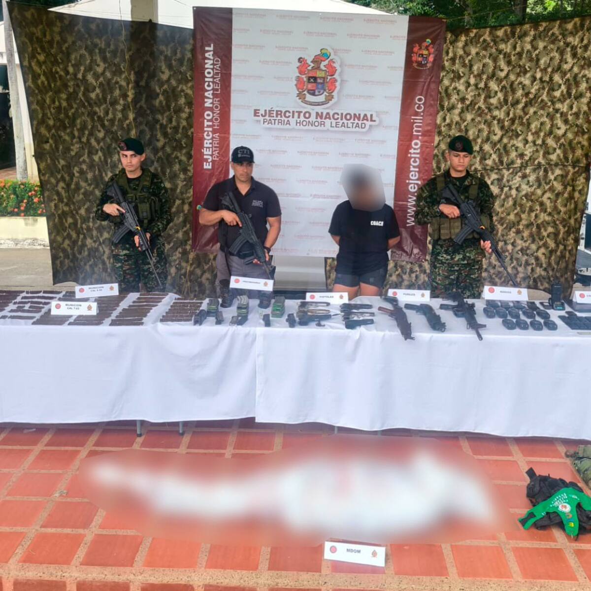 Los combates entre el Ejército y el Clan del Golfo dejan un presunto cabecilla abatido en El Bagre