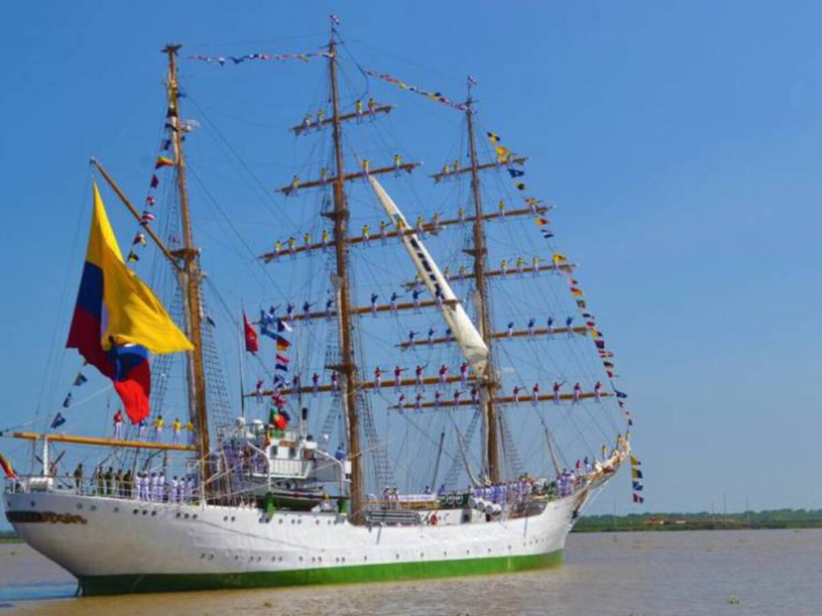 El Buque Gloria engalana al gran Malecón de Barranquilla