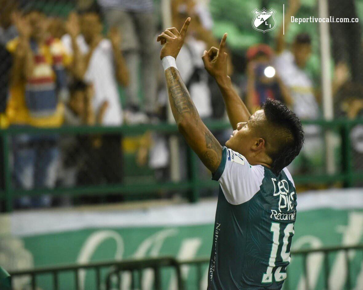 Luis Sandoval festeja uno de sus dos goles ante el Tolima / Twitter: @asodeporcali.