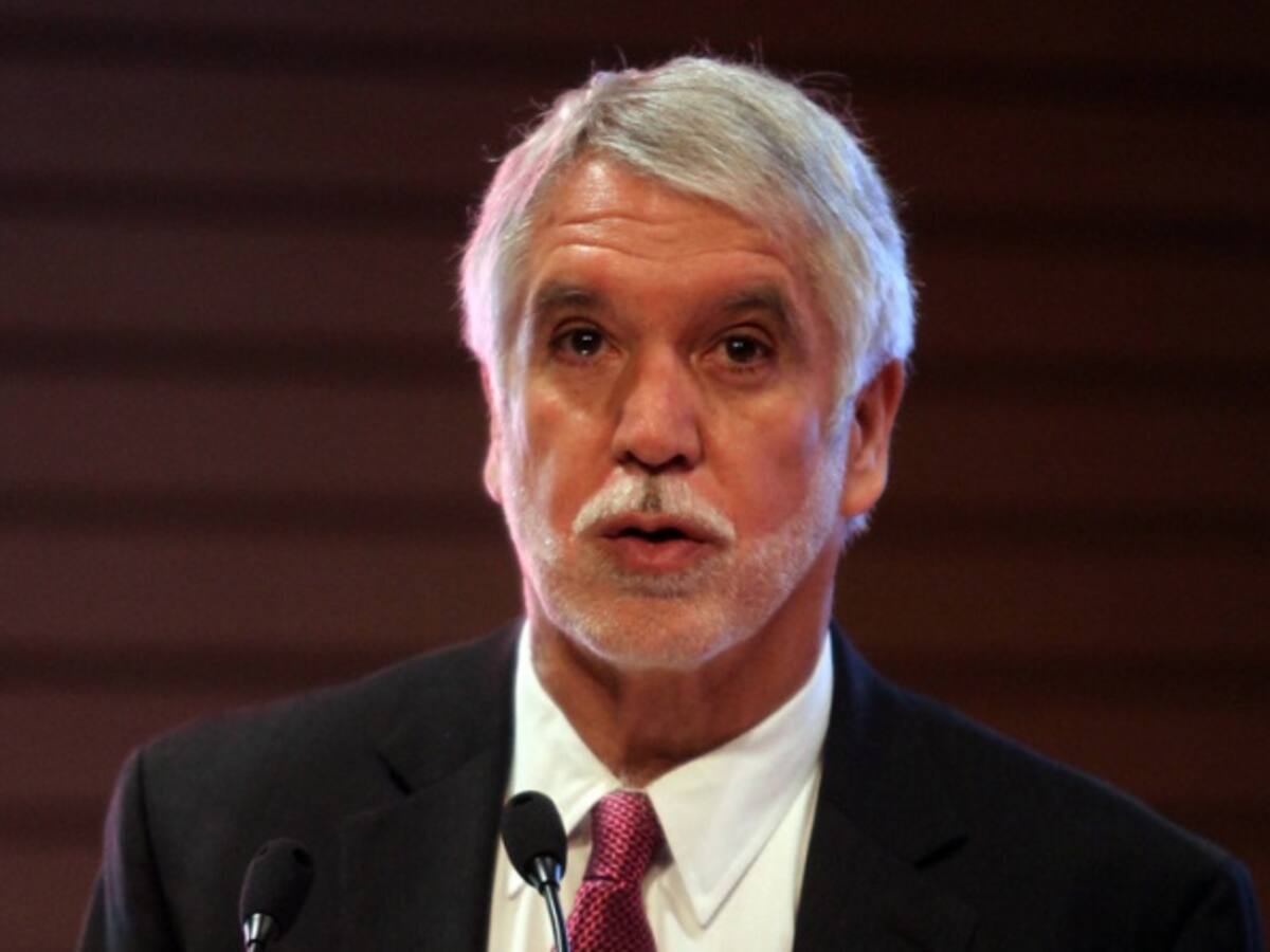 Denuncian por falsedad en documento a alcalde Peñalosa