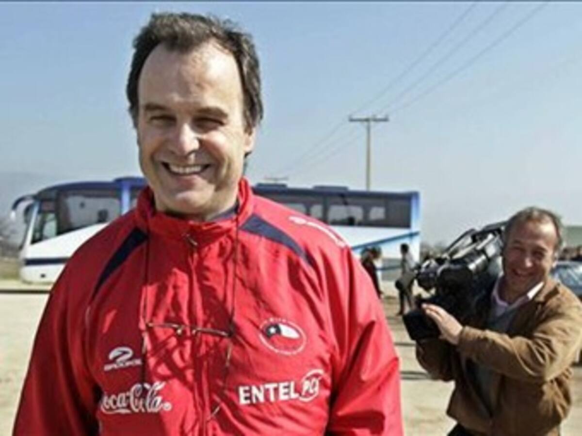 Expresidente del fútbol chileno dice que Bielsa quería continuar en selección