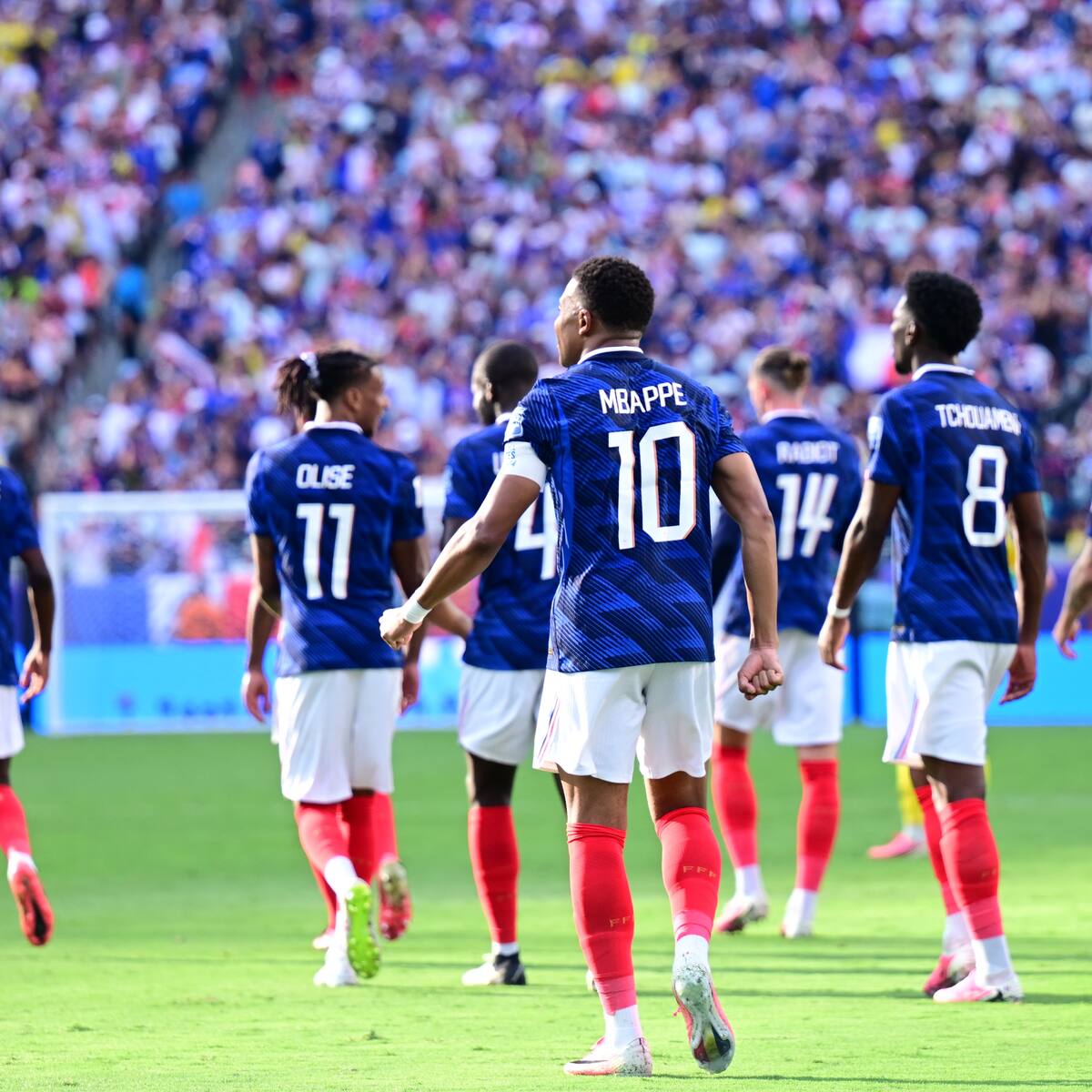 Mbappé marca doblete ante Suecia y encamina la clasificación de Francia a octavos del Mundial