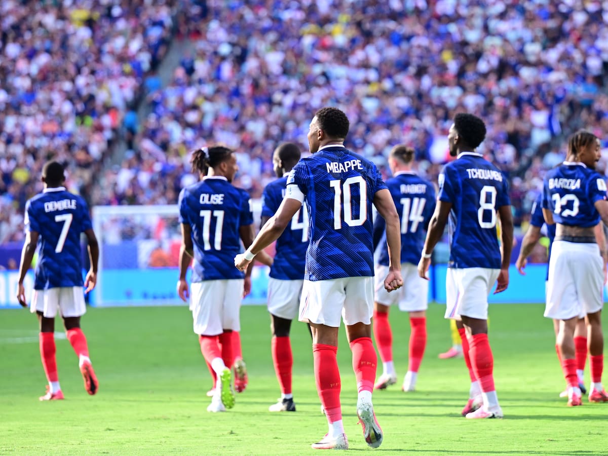 Mbappé marca doblete ante Suecia y encamina la clasificación de Francia a octavos del Mundial