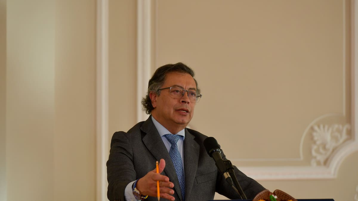 “Me opongo integralmente a una privatización de la empresa Monómeros“: Petro a Maduro