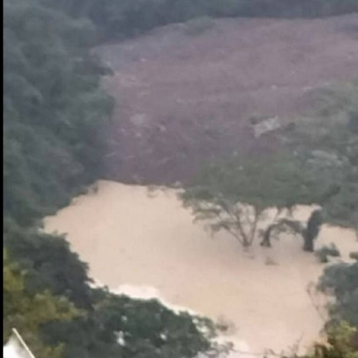 Amagá en alerta por el represamiento de una quebrada por derrumbe de tierra