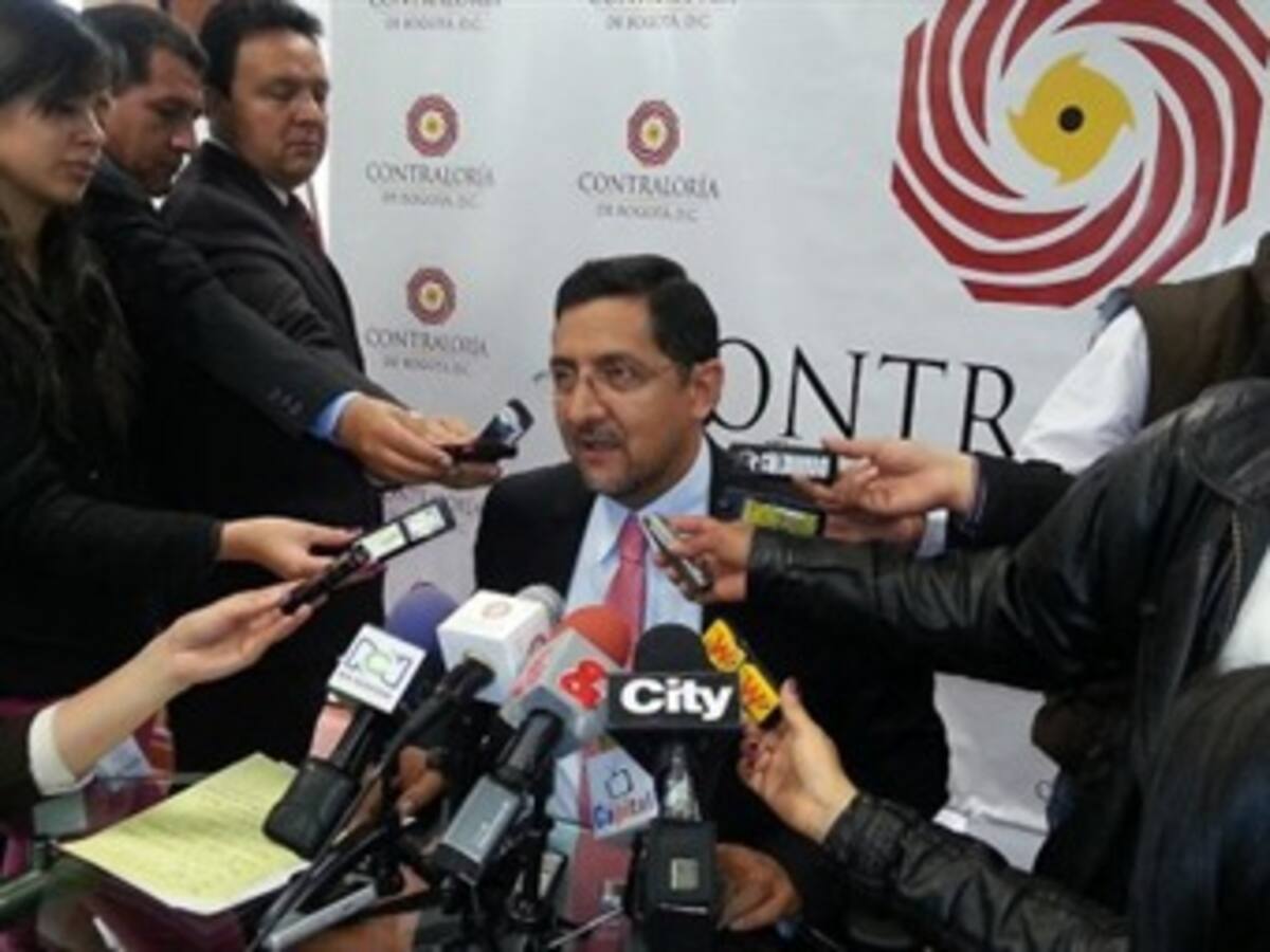 Contraloría advierte a Petro sobre titularidad de los equipos de aseo