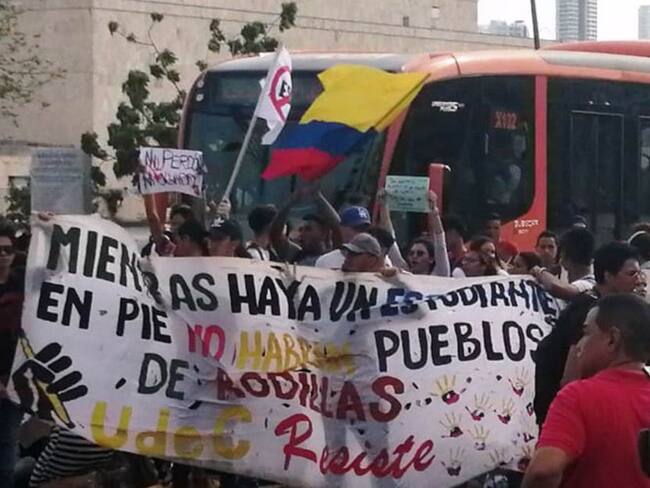 Polémica entre las autoridades y marchantes por ingreso a Bocagrande
