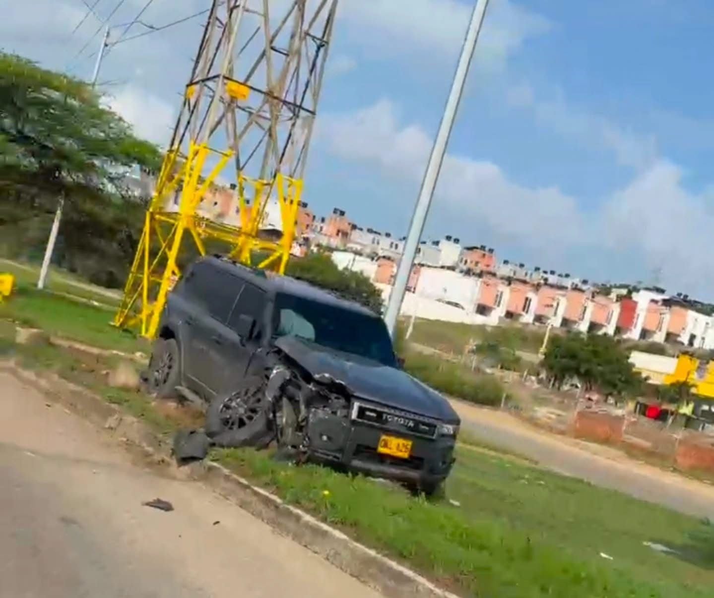 Camioneta accidentada sobre el Anillo Vial Oriental de Cúcuta pertenece a la Policía Metropolitana. / Foto: Cortesía.