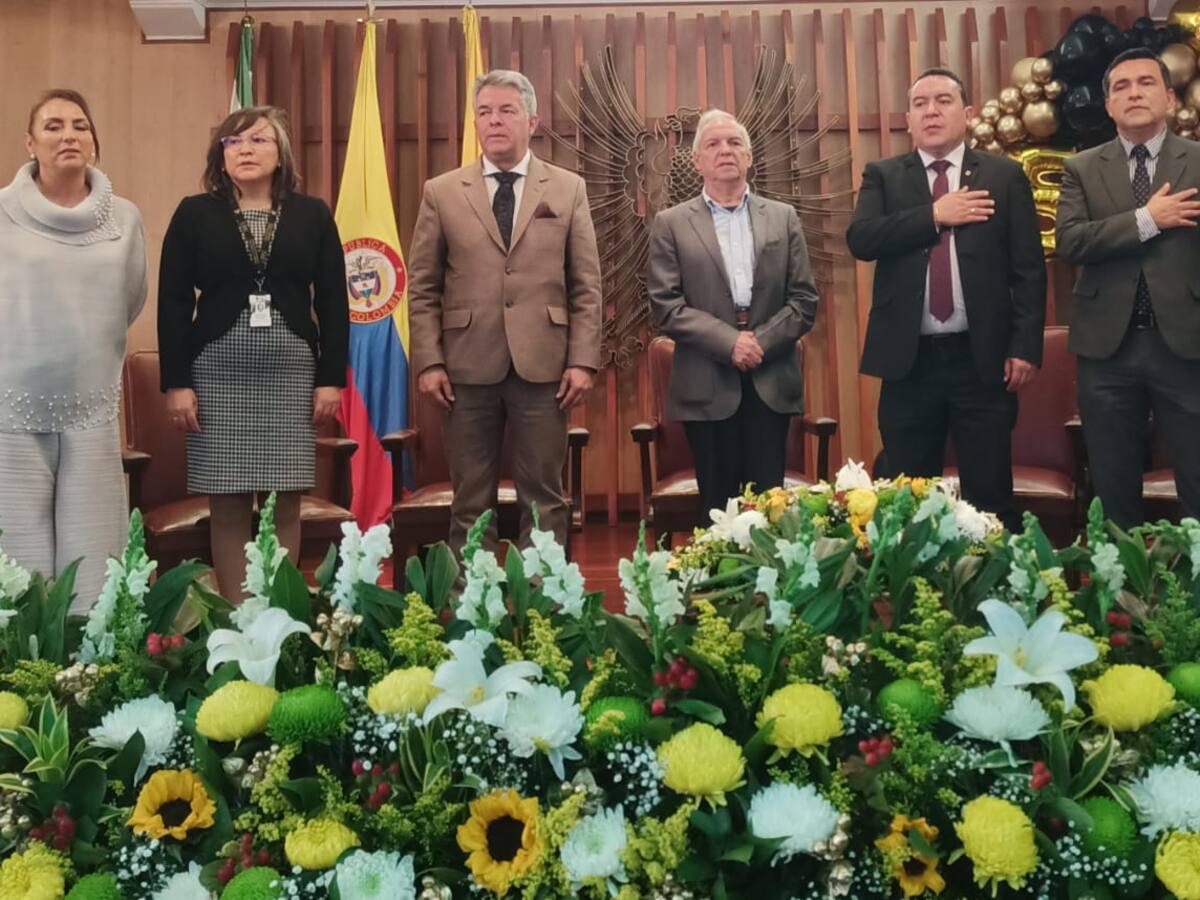 Faltan dos alzas en el precio del galón de la gasolina en el país