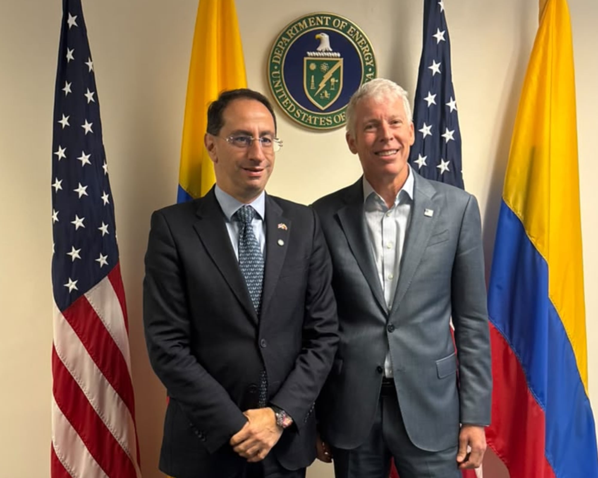 Tras una reunión con el secretario de Energía de Estados Unidos, el vicepresidente electo José Manuel Restrepo señaló hay preocupación en Washington por la parálisis en proyectos energéticos en el país.
(Foto:   Cortesía Oficina de Prensa del Presidente Electo de la República de Colombia)