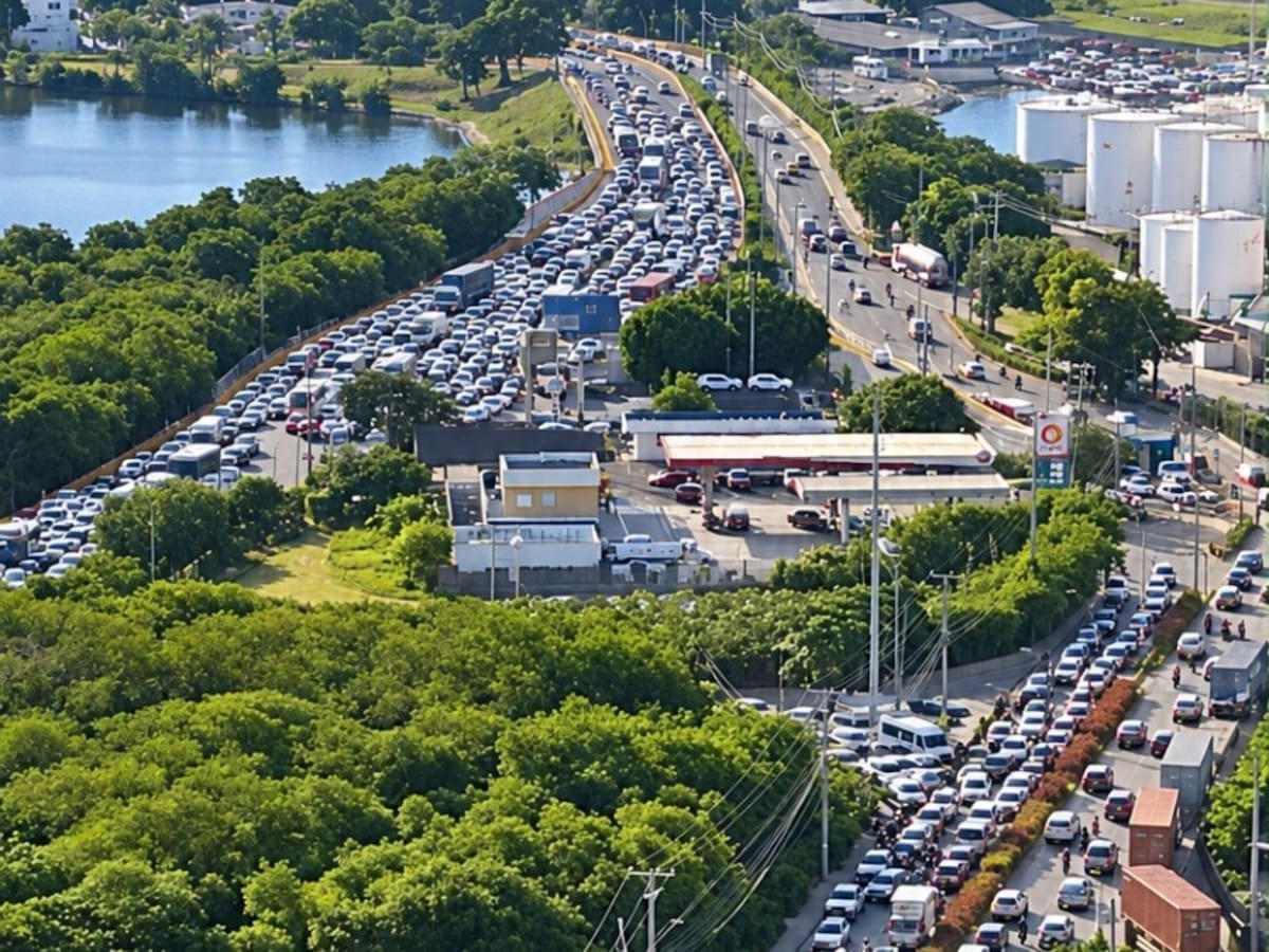 Movilidad colapsada en Manga por fuga de agua