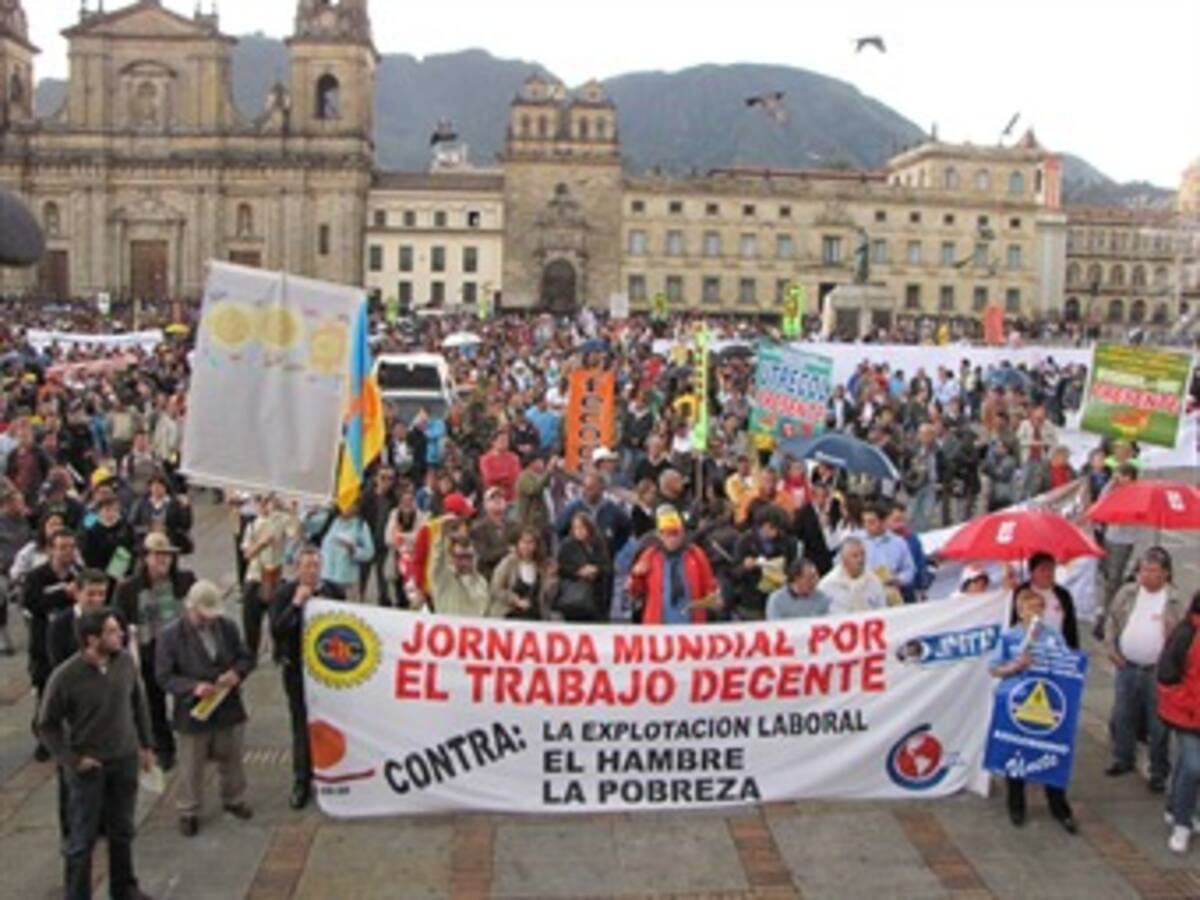 Cerca de mil personas participaron en la marcha por el trabajo digno en Bogotá
