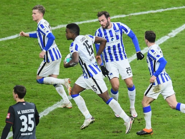 Jhon Córdoba festeja su quinto gol en la presente Bundesliga.