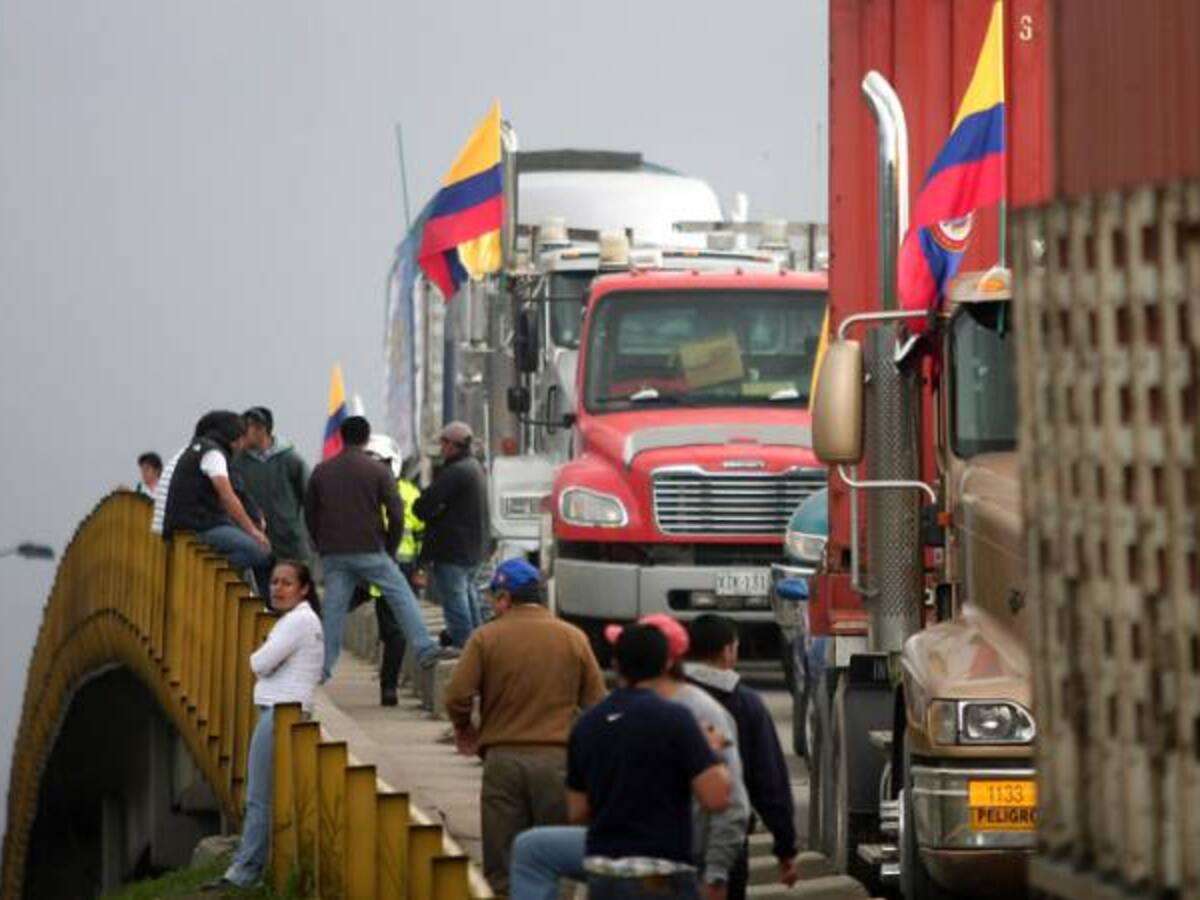 Camioneros que no están en paro son amenazados de muerte: MinComercio
