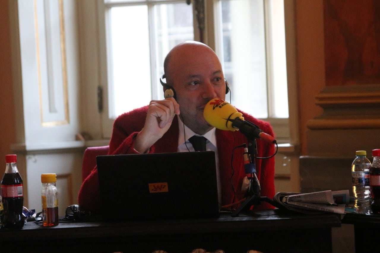 El director de La W, Julio Sánchez Cristo, invitó a “no invertir por cuenta de los influencers, sino de los que sí saben”.